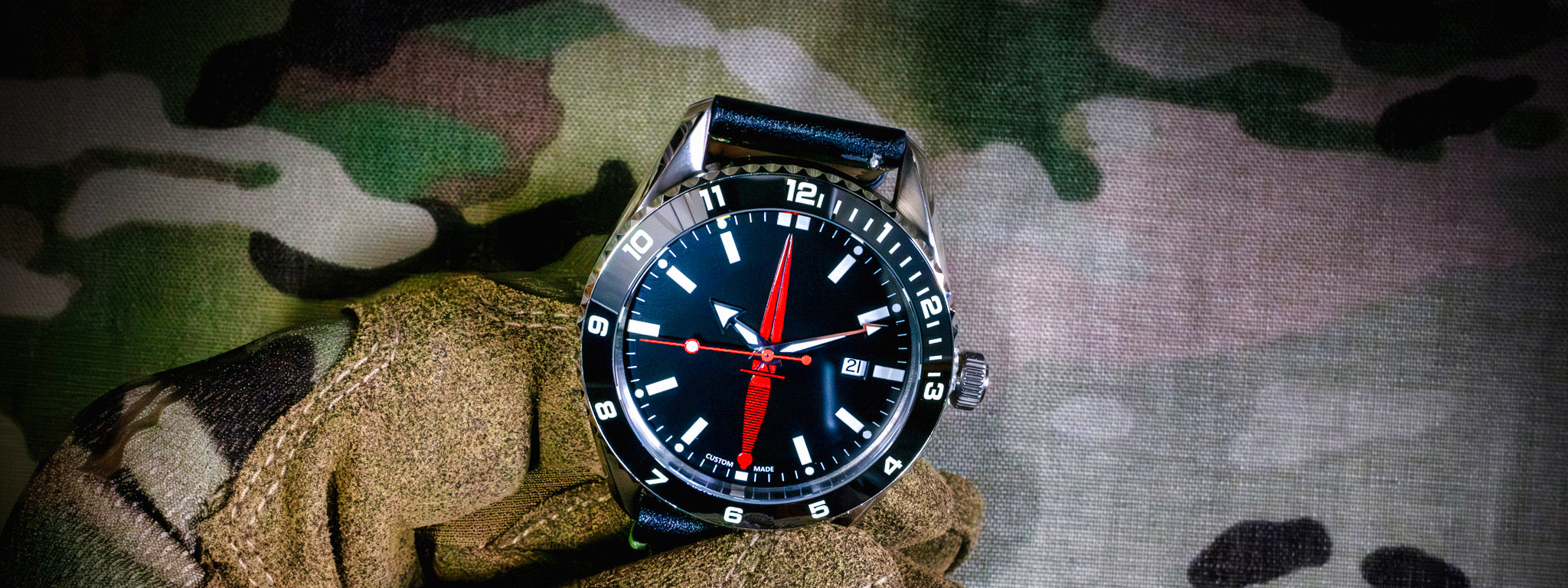 Commando horloge op groene baret