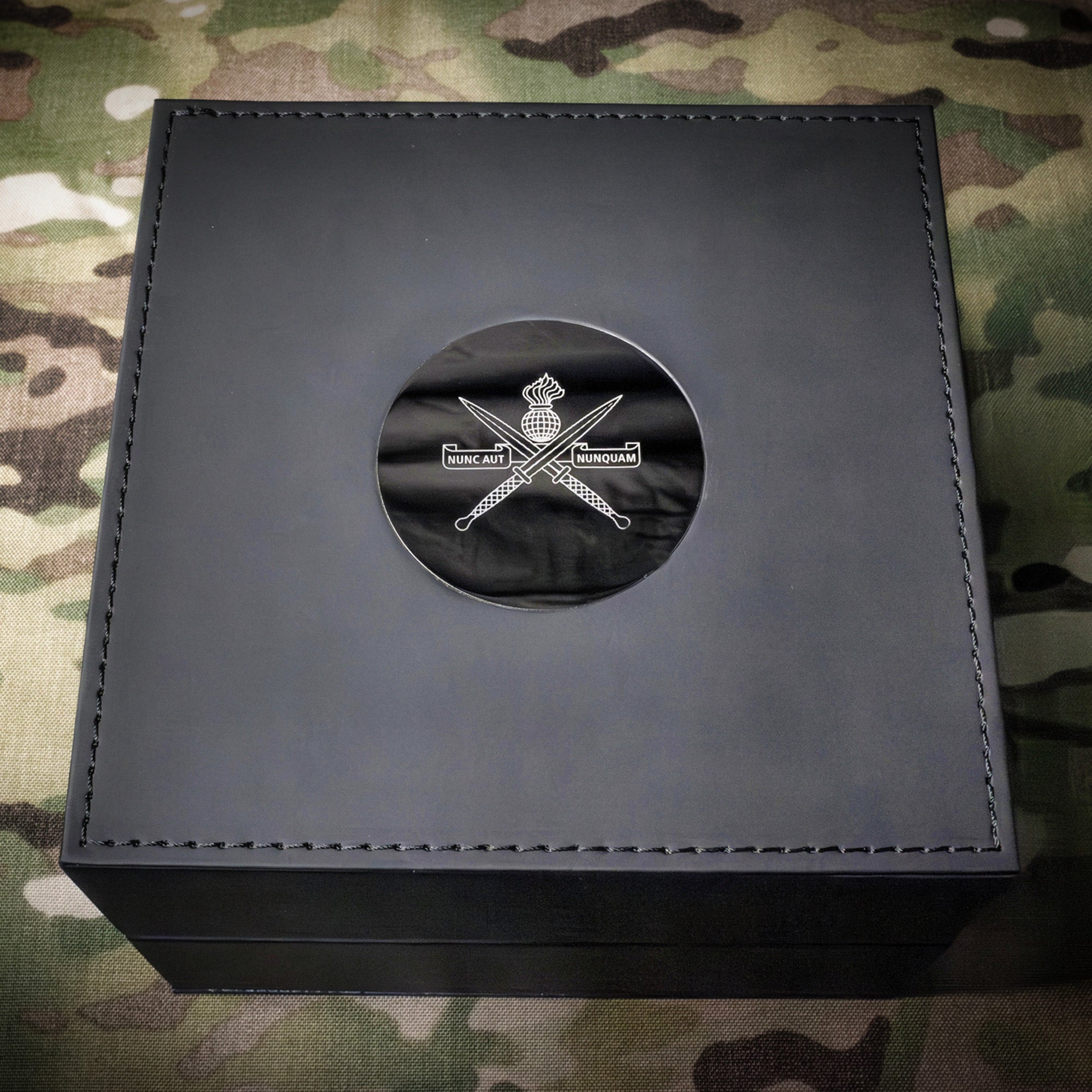 Commando-horloge box met korpslogo