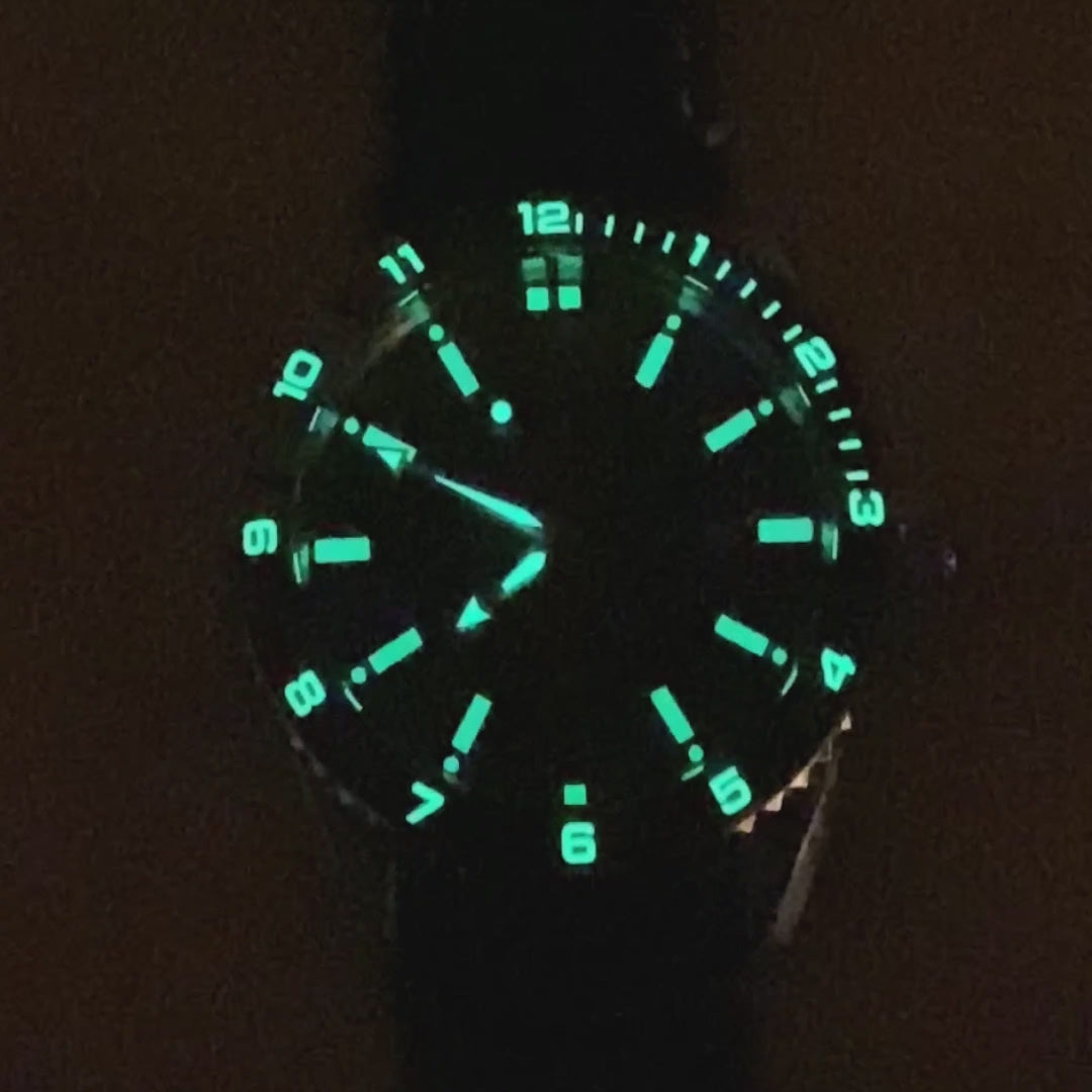 Commando horloge superluminova filmpje